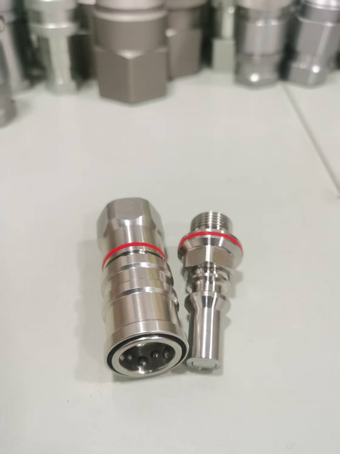 意達特液冷快（kuài）速接頭1.jpg